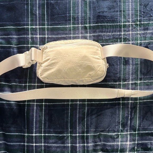Lululemon Cream Everywhere Belt Bag - Picture 3 of 7